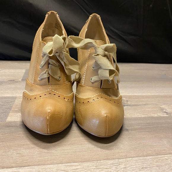 Wingtip Booties - Picture 6 of 9